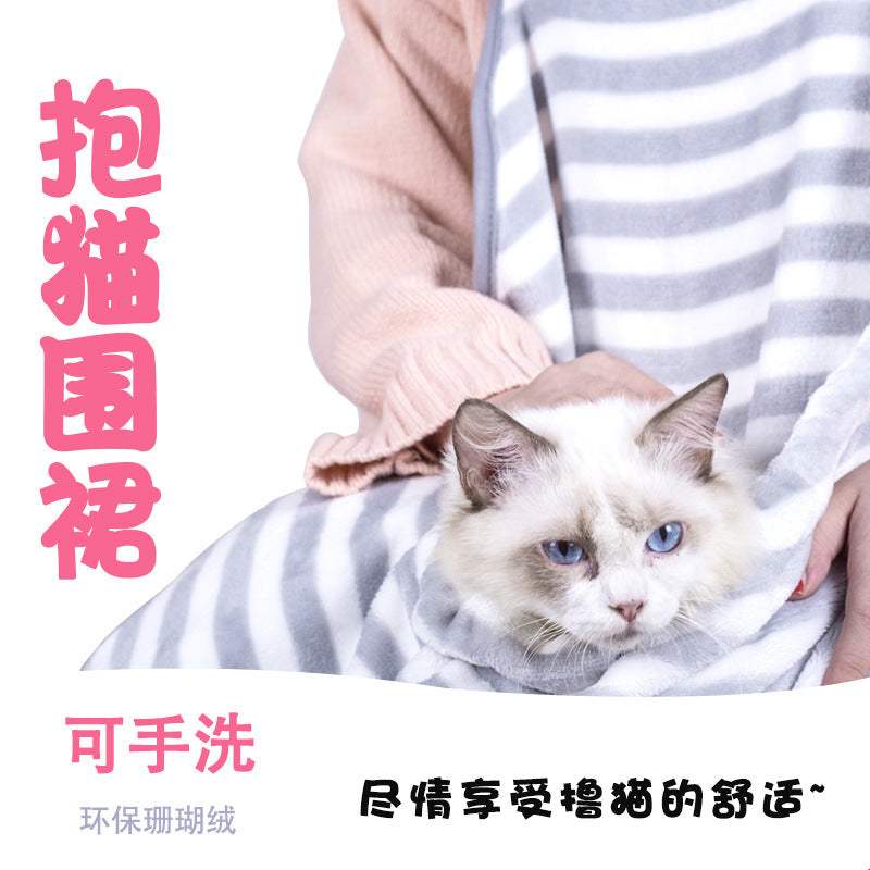 Why a Cat Grooming Apron Keeps Your Clothes Clean