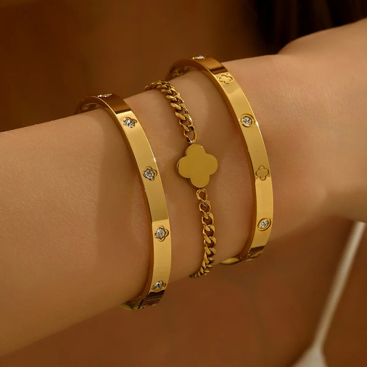 The "Old Money" Wrist Stack: Why This Four-Leaf Clover & Crystal Bangle Set is the Ultimate Everyday Luxury
