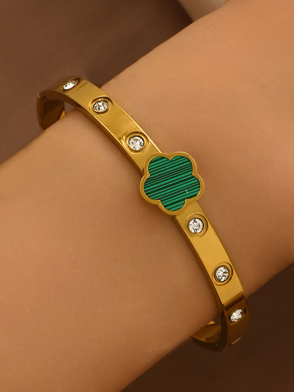 21ff9e9c-f3d8-4245-a84d-b32241565e24